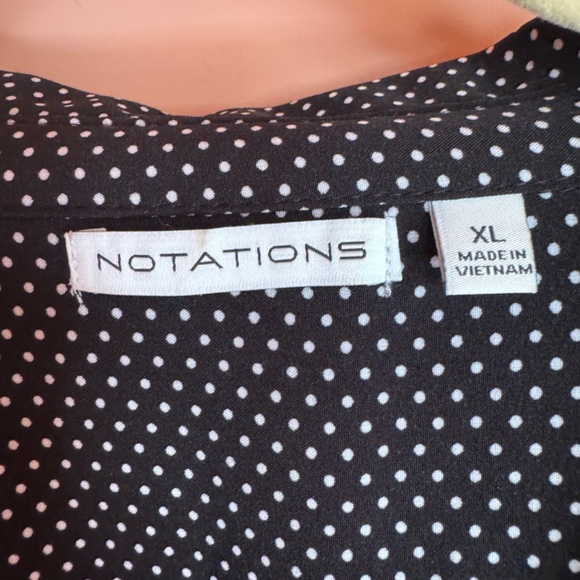 Black & white polkbutton down shirt with collar, pockets and adjustable sleeves. - Picture 4 of 7